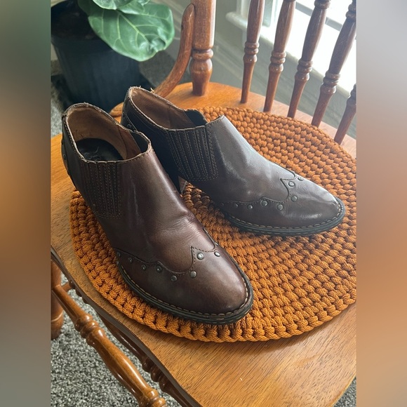 Born Womens Brown Leather Slip On Ankle Heeled Bootie Size US 8 - Picture 5 of 7